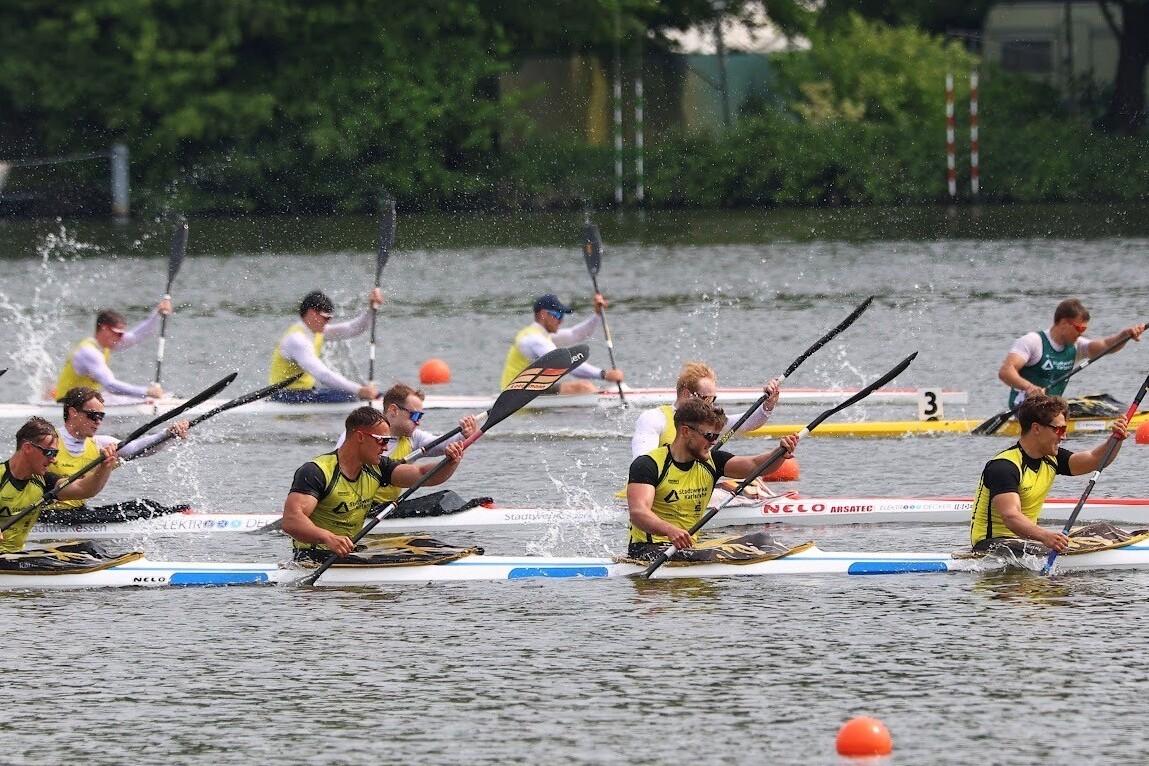Julian Schmiech bei der Regatta in Essen. 3.v.r.